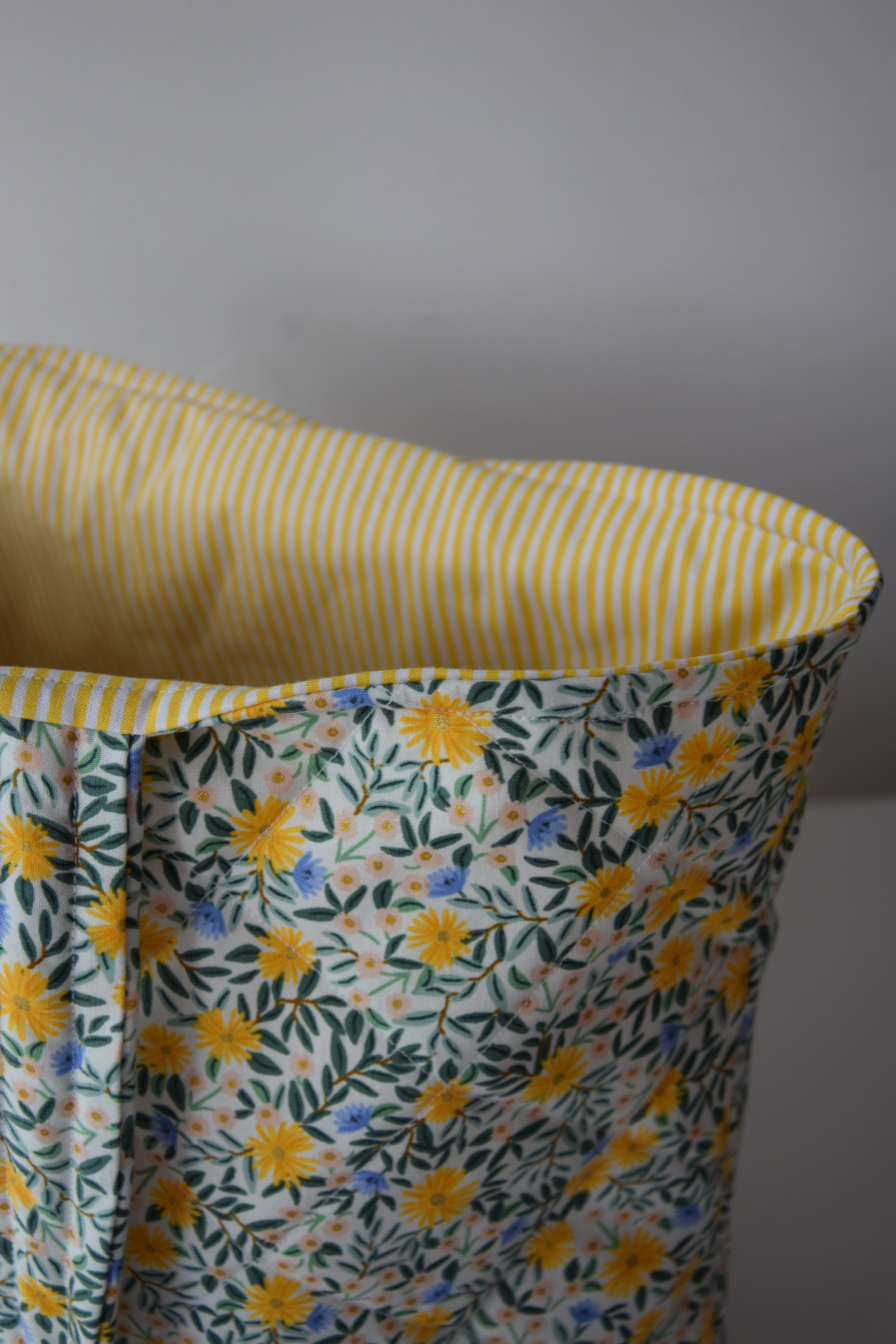 Daisy Fields Tote Bag