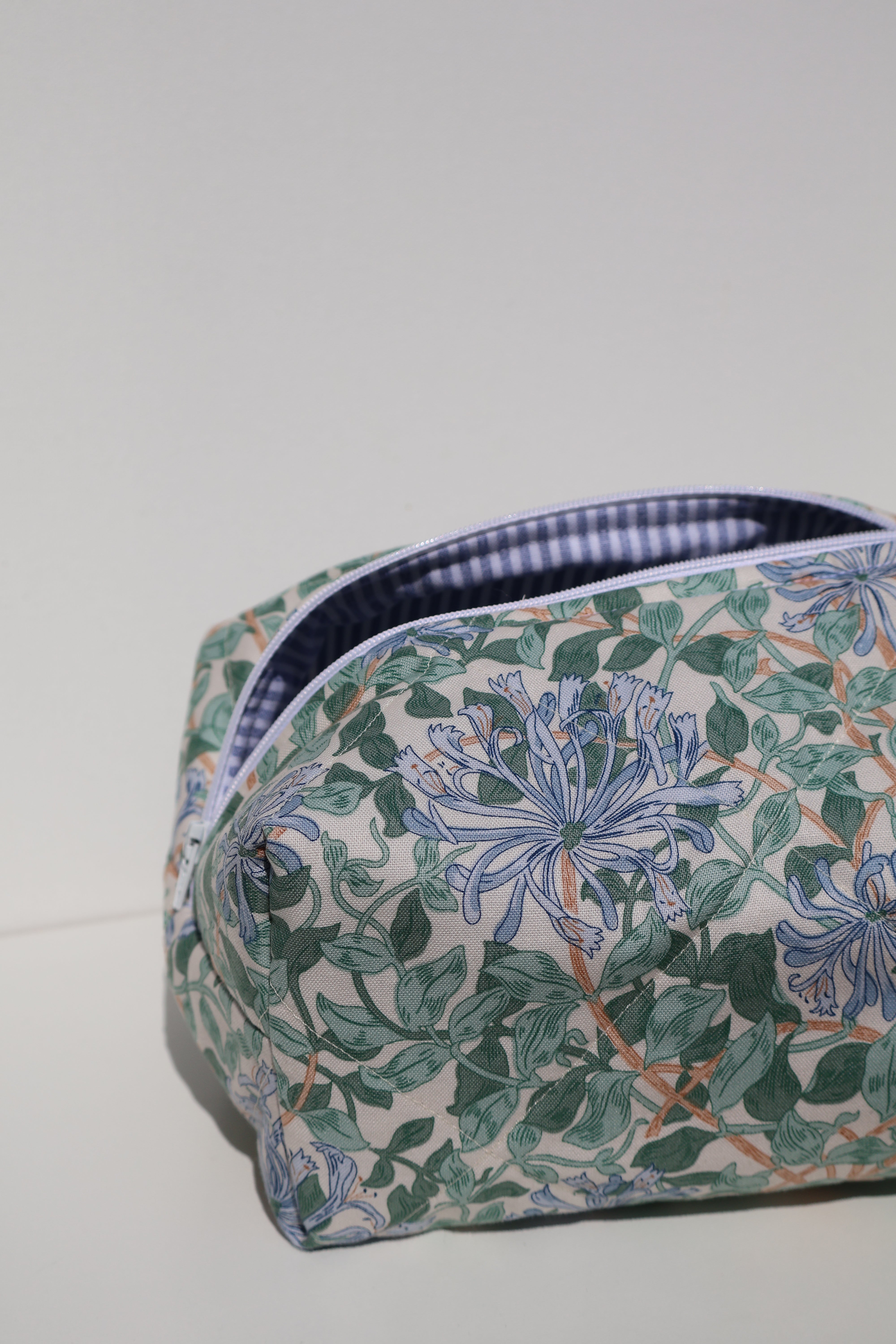Marina cosmetic bag